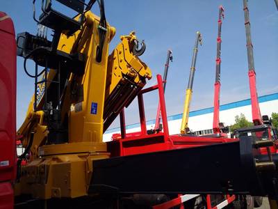 12噸徐工直臂隨車吊與陜汽隨車起重機報價解析 電力行業專用及挖機拖車應用